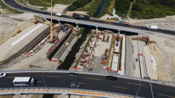 Lepšia diaľničná sieť odbremenila Bratislavu medziročne o vyše dvetisíc kamiónov denne 