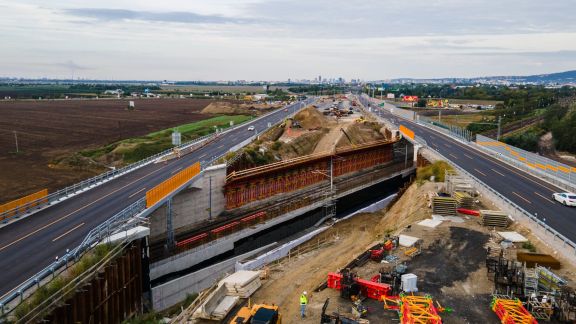 Práce na diaľnici D1 pri Bratislave napredujú aj počas jesenných mesiacov