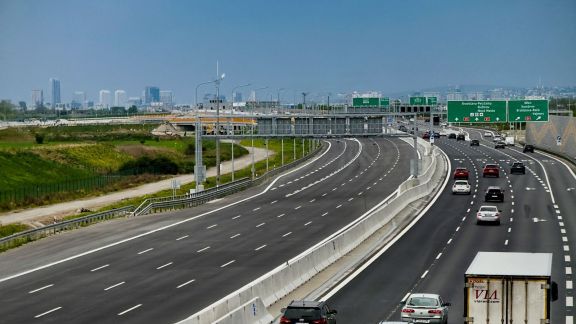 Motoristi už jazdia po zrekonštruovanej a rozšírenej D1 v oboch smeroch